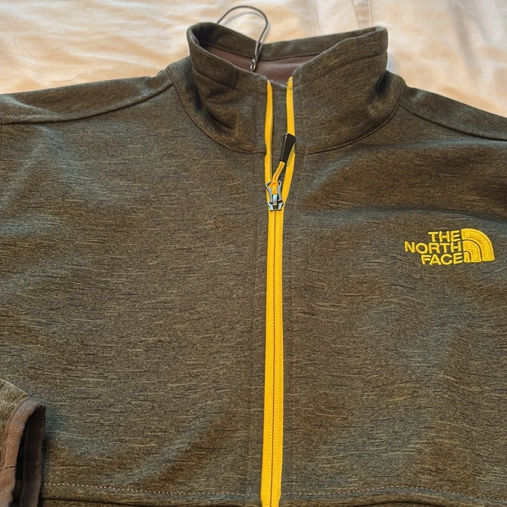 The North Face Men’s Full Zip Jacket front and back emblem or Women’s too!!!